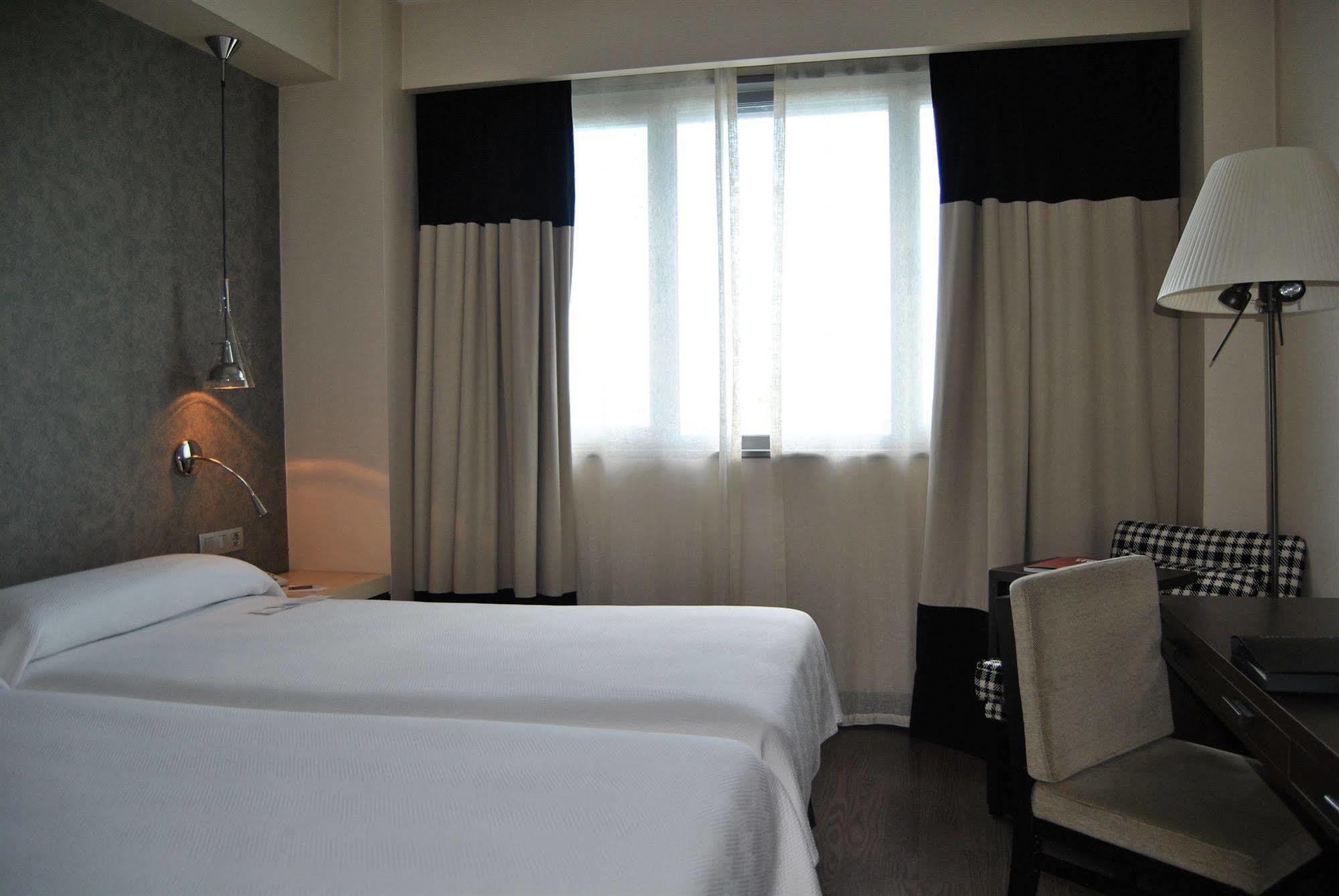 Hotel NH Alcorcón Exterior foto